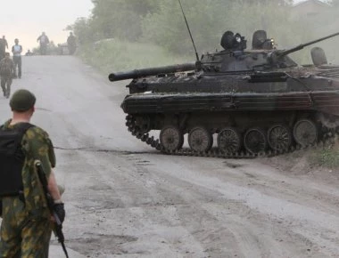 Αν. Ουκρανία: Βλήματα των 120 χλστ. πέφτουν στις γραμμές των δυνάμεων του Ντόνετσκ (βίντεο)